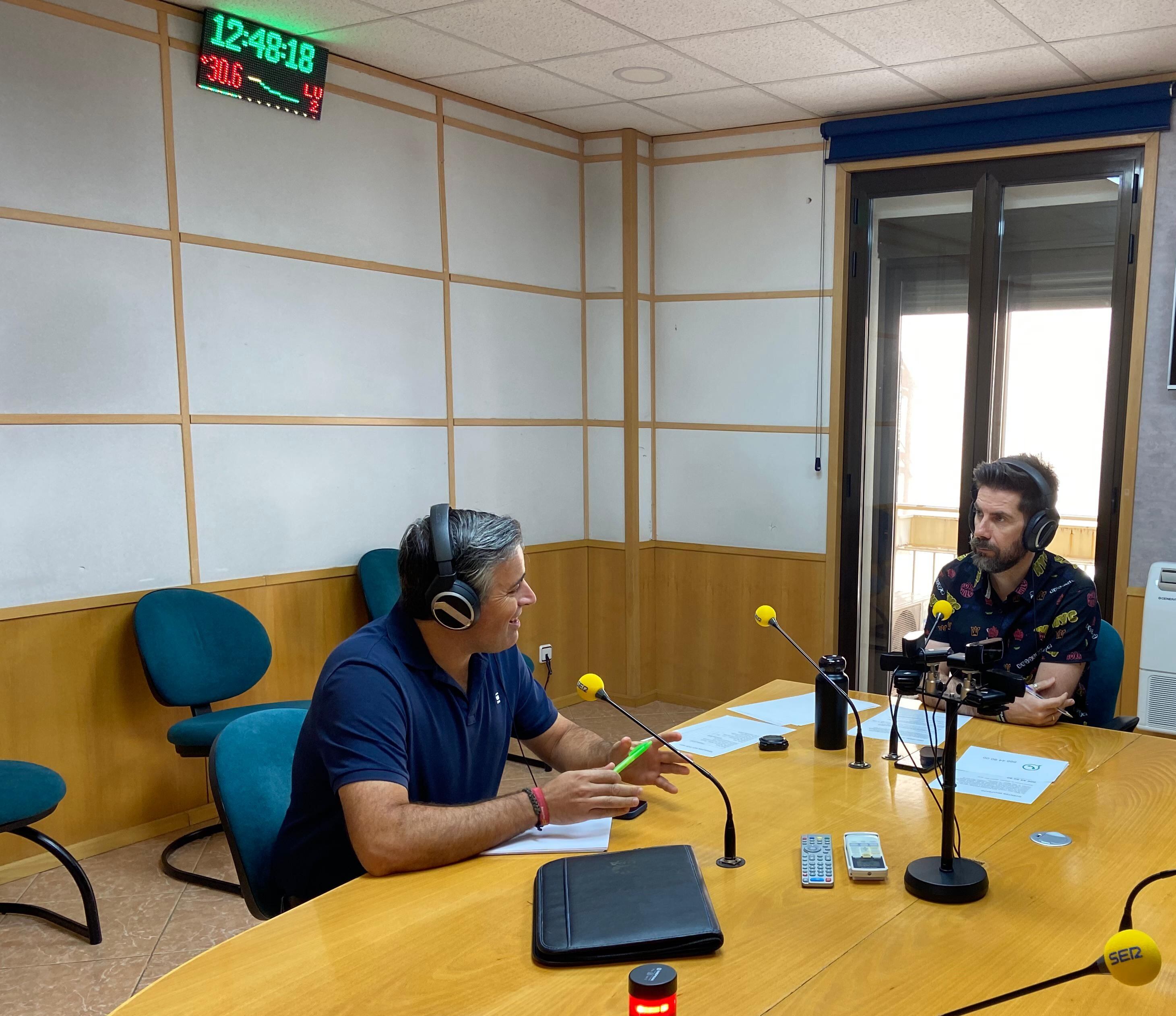 El secretario general de UPA en Andalucía y en Jaén, Cristóbal Cano, en una entrevista con Jose Gómez de Radio Jaén Cadena SER