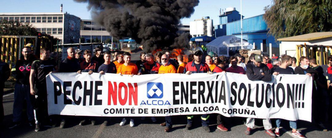 Concentración de trabajadores ante la factoría