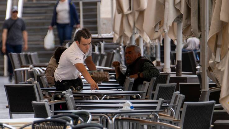 Jessica de León, consejera de Empelo y Turismo, explica los objetivos del plan contra el fraude laboral.