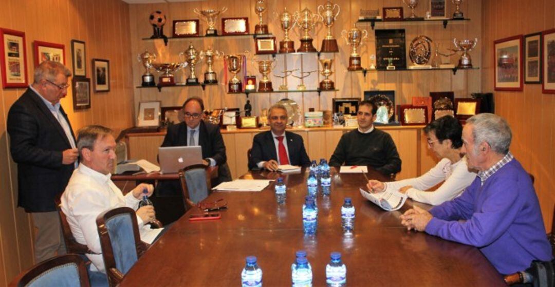 El Numancia ha celebra una Junta General de Accionistas Extraordinaria en la sede del club.