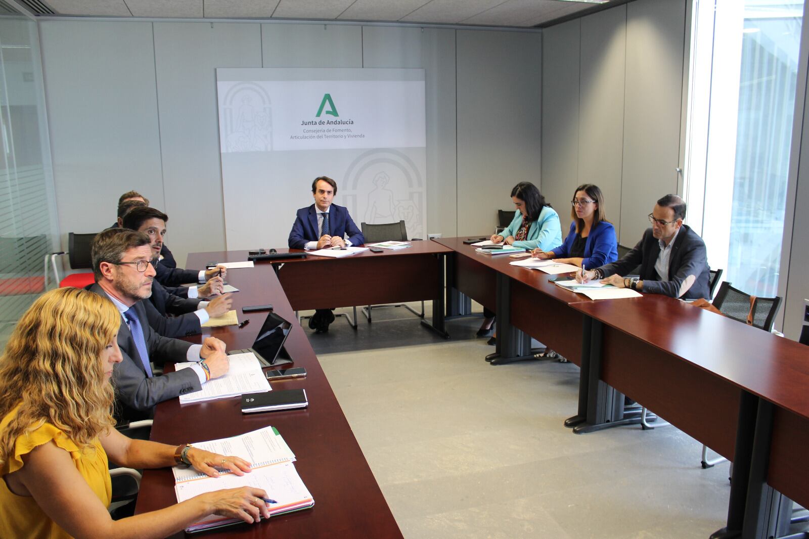 Comisión mixta para analizar detalles del tranvía de Jaén con presencia de responsables de la Junta de Andalucía y el Ayuntamiento de la capital