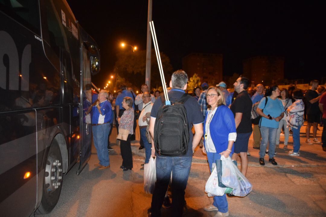 Momentos previos a la salida de autobuses rumbo a Sevilla.