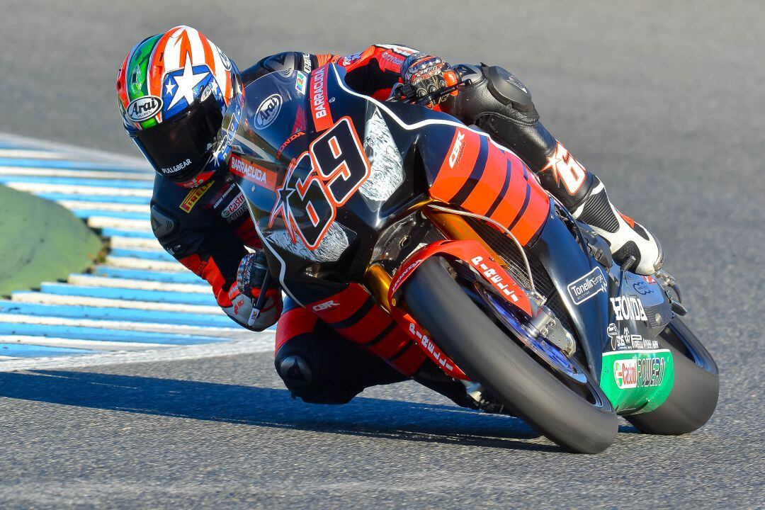 Piloto de Superbike rodando en el circuito de Jerez