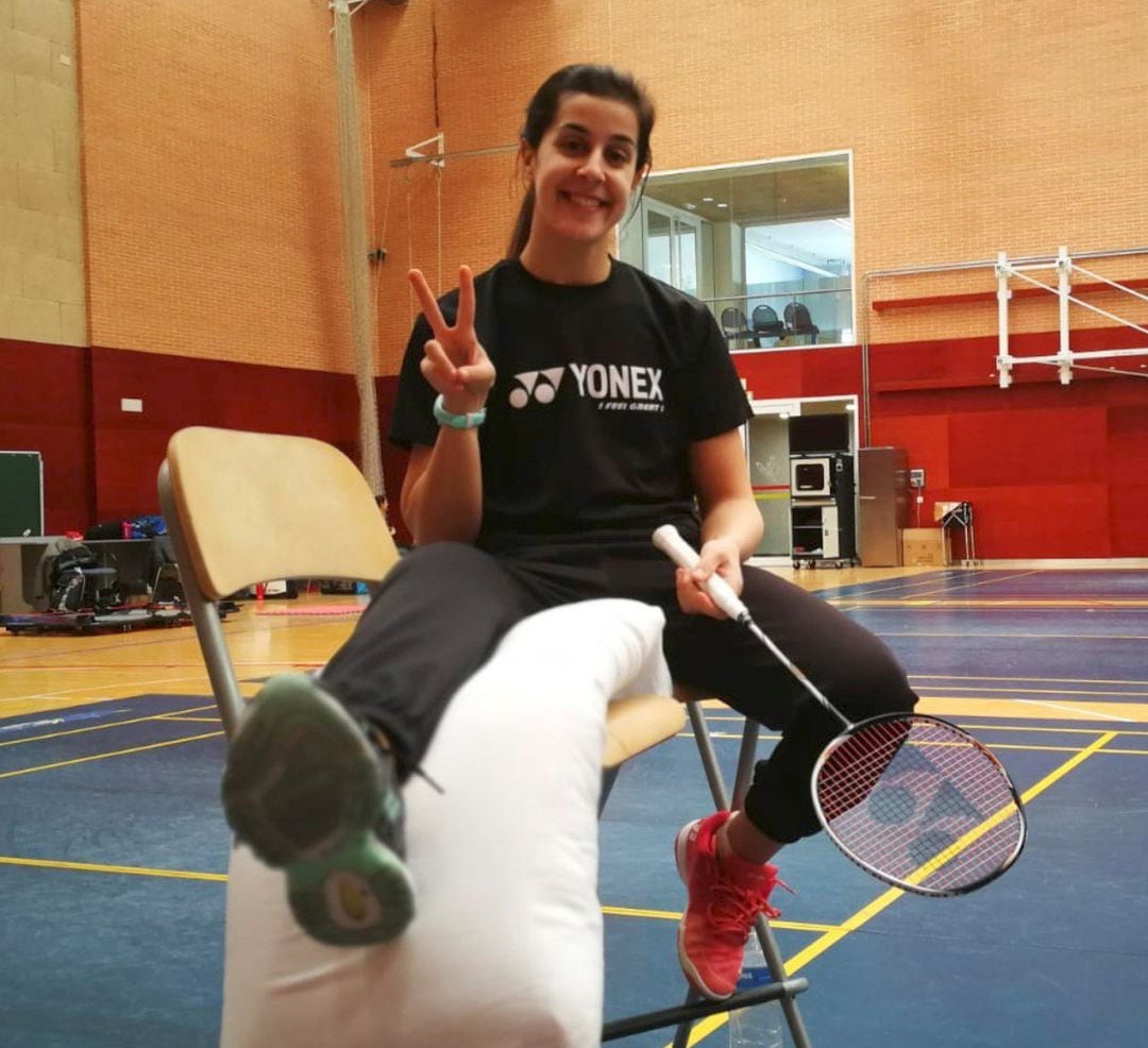 Carolina Marín posa durante su primer entrenamiento tras la lesión.