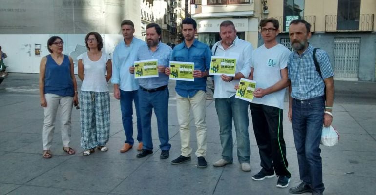 Miembros de la plataforma en defensa de los servicios públicos.