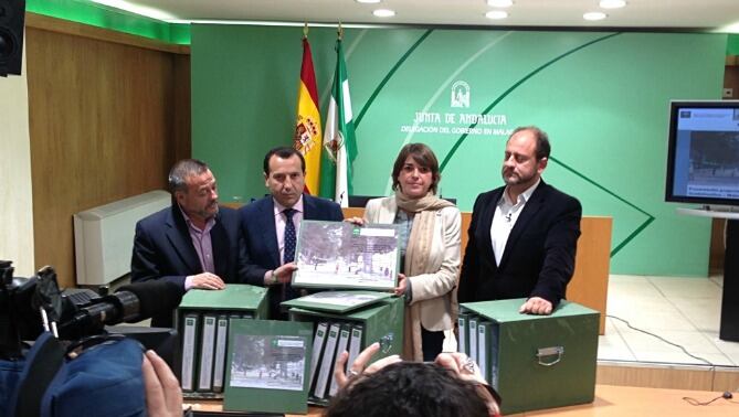 La Consejería de Fomento presenta el proyecto del metro en superficie por el centro de la ciudad.