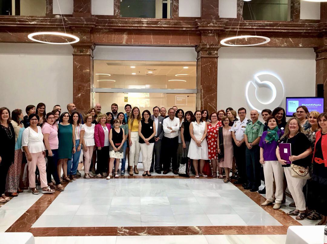 Mónica Oltra preside el acto conmemorativo del 2º aniversario del Pacto Valenciano contra la Violencia de Género