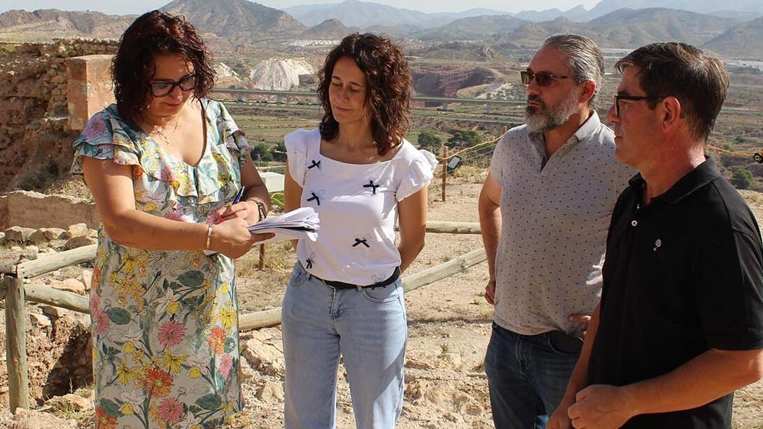 Novelda comienza las obras de restauración de la muralla del Castillo de la Mola