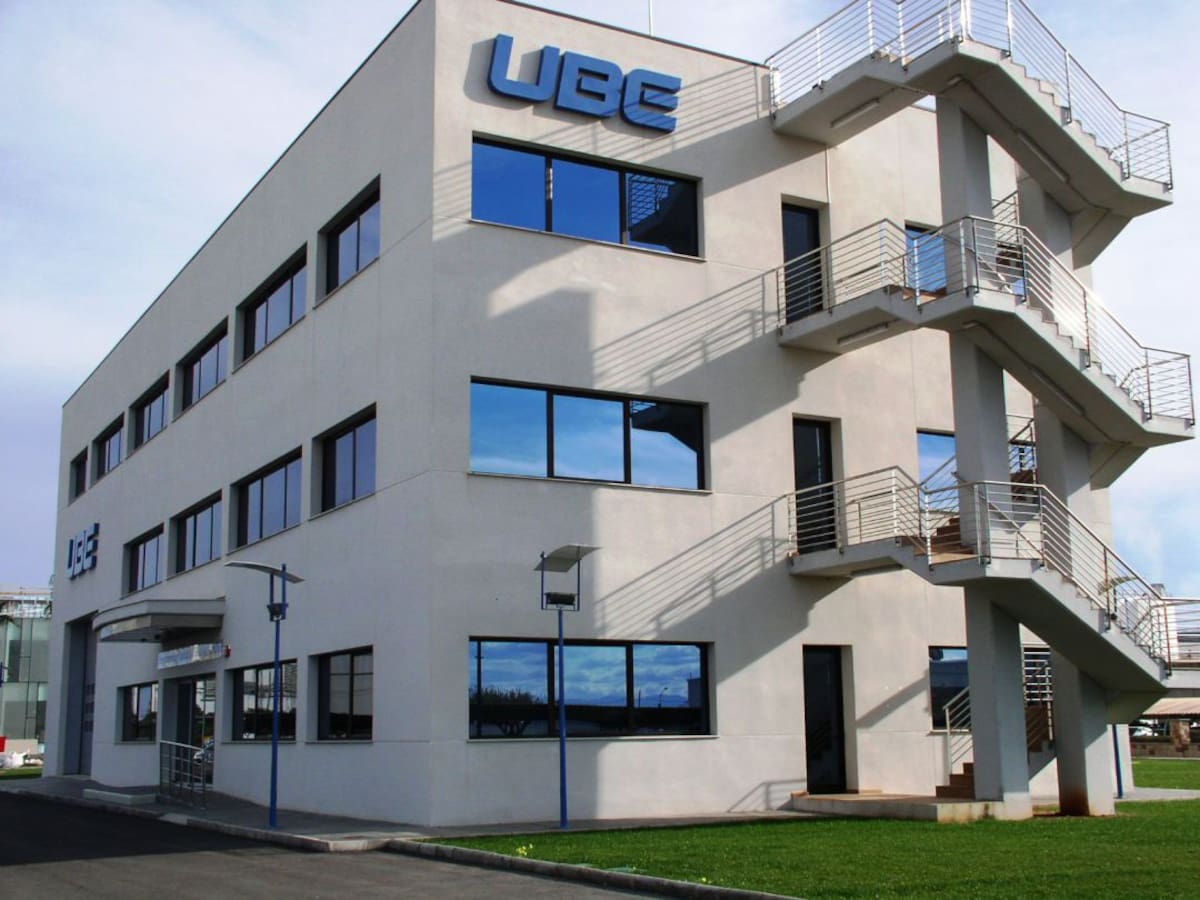 UBE cierra el ejercicio fiscal con unas pérdidas de 11 millones de euros pero es optimista ante una recuperación económica en 2023
