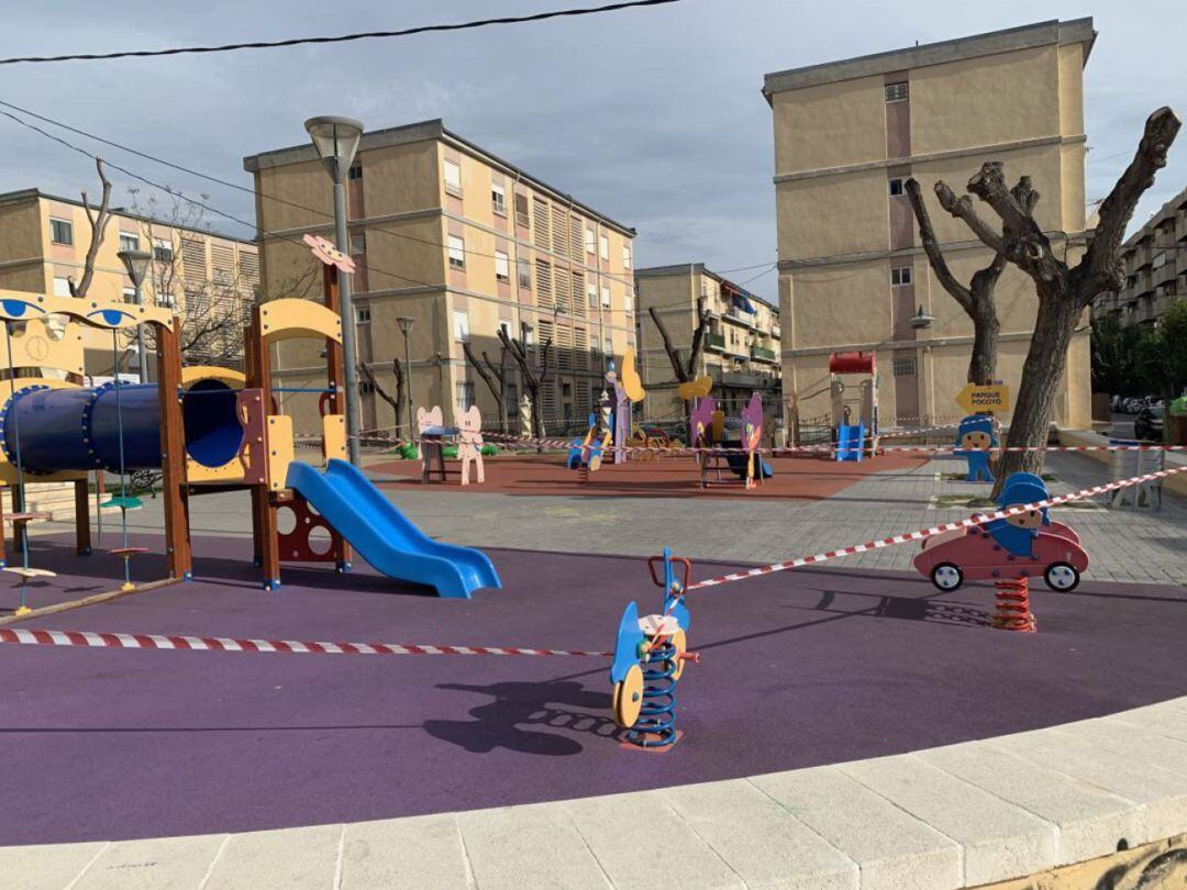 Juegos infantiles cerrados en Elda