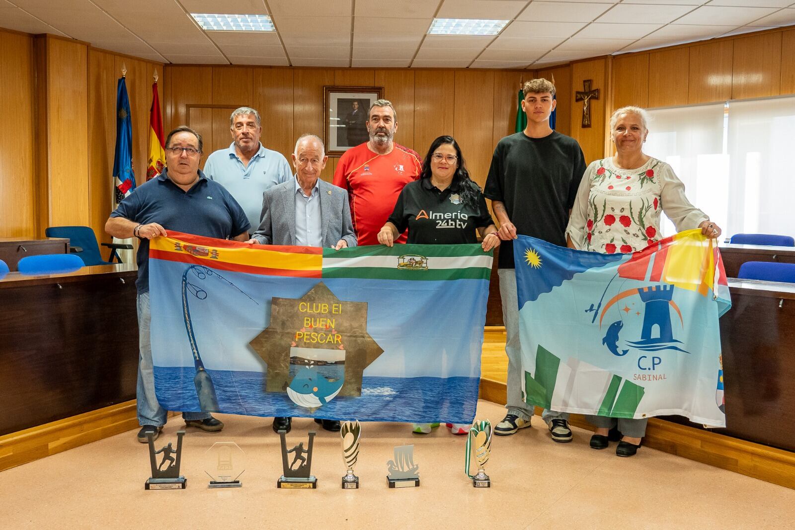 La visita de las campeonas.