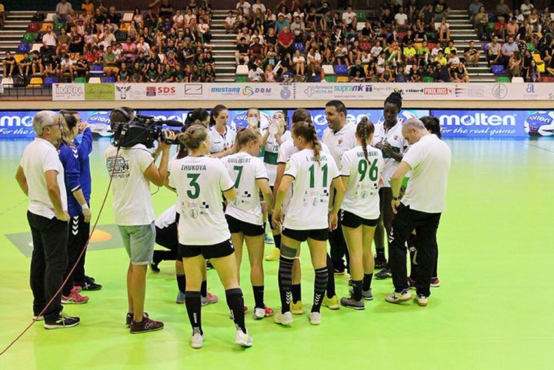 Las jugadoras del Elche en un partido de Liga este año