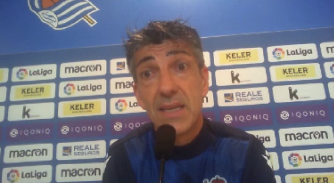 Imanol habla en la sala de prensa de zubieta