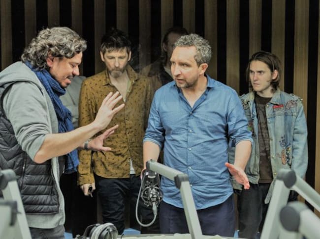 El director Pedro C. Alonso y los actores Paul Anderson, Eddie Marsan y Oliver Coopersmith en el set de rodaje