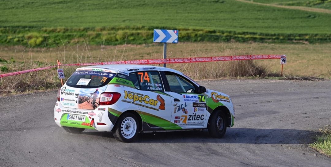 Brillante fin de semana para el automovilismo berciano con un segundo y tercer puesto en la Dacia Sandero Cup