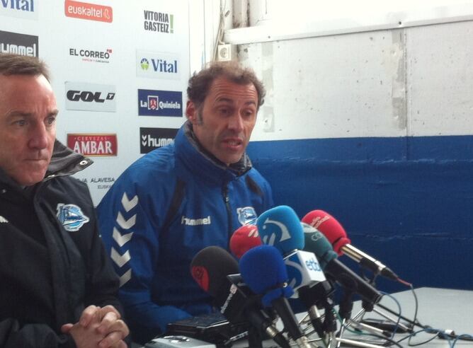 Alberto López seguirá como entrenado del Deportivo Alavés