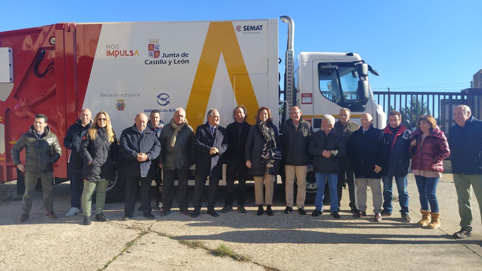 La Junta de Castilla y León y la Diputación de Palencia entregan un camión de residuos urbanos a la mancomunidad Canal de Pisuerga