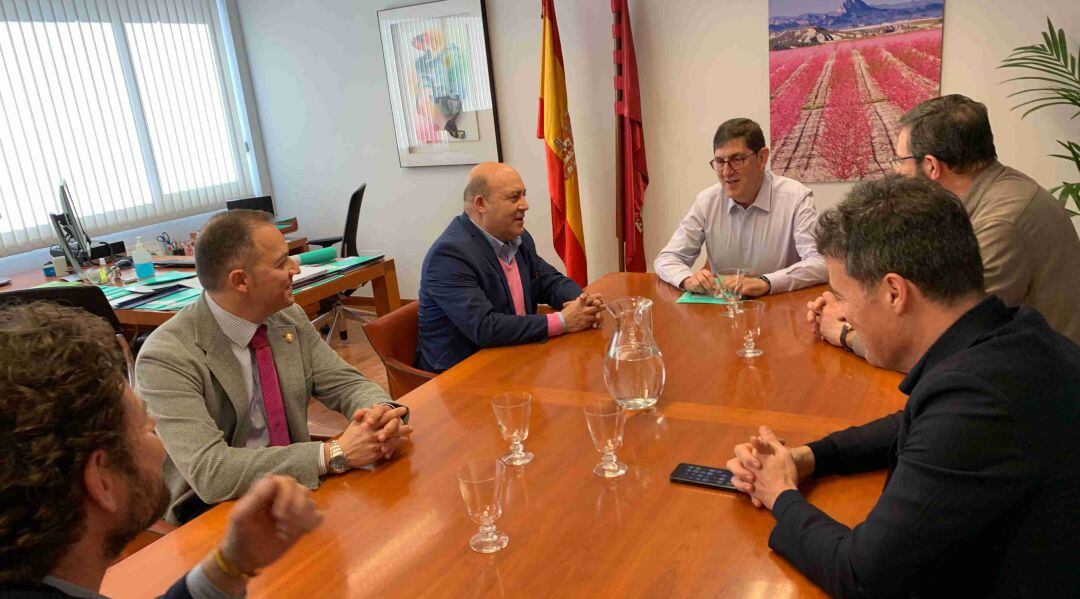 El consejero de Sanidad reunido con los alcaldes de Cieza, Blanca y Abarán