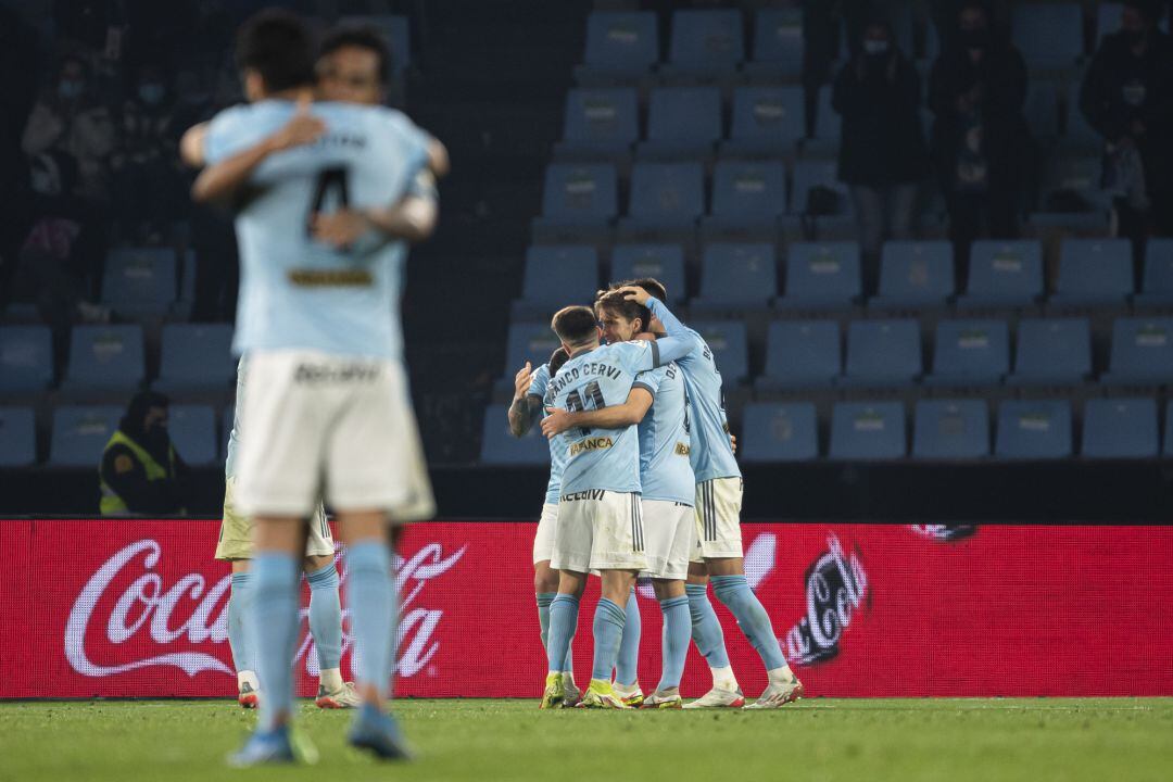 Jugadores del Celta celebran un gol en Balaídos