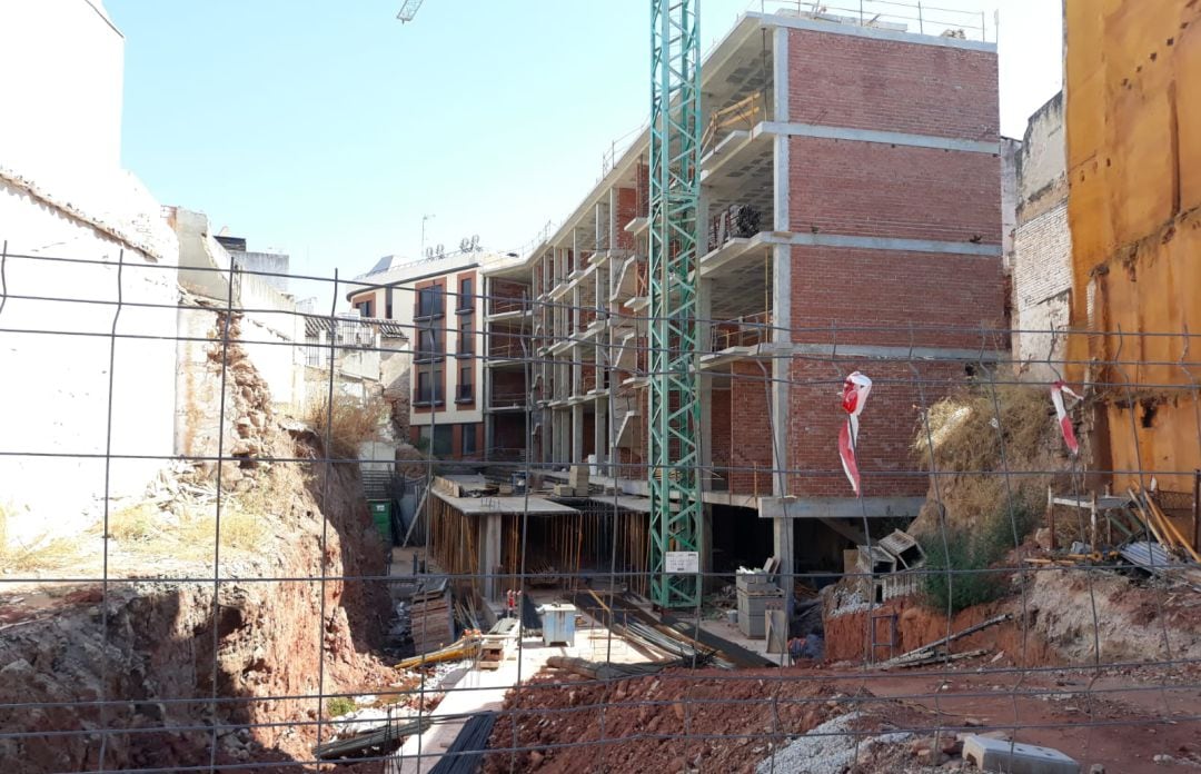 Obras en la futura calle Radio Linares.