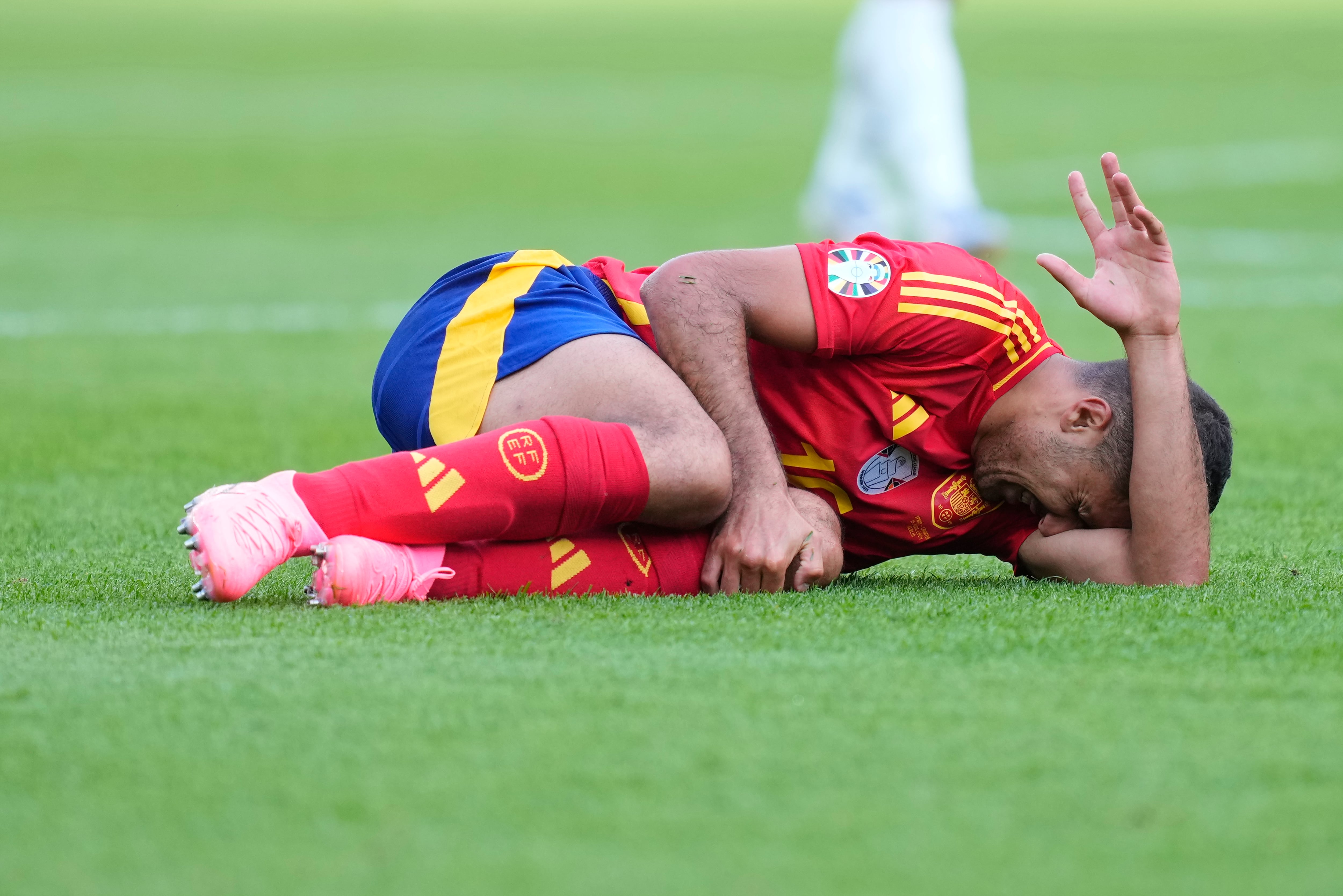 Rodri se duele de un golpe en el partido ante Croacia