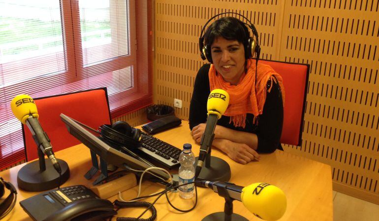 Teresa Rodríguez, en los estudios de Radio Cadiz