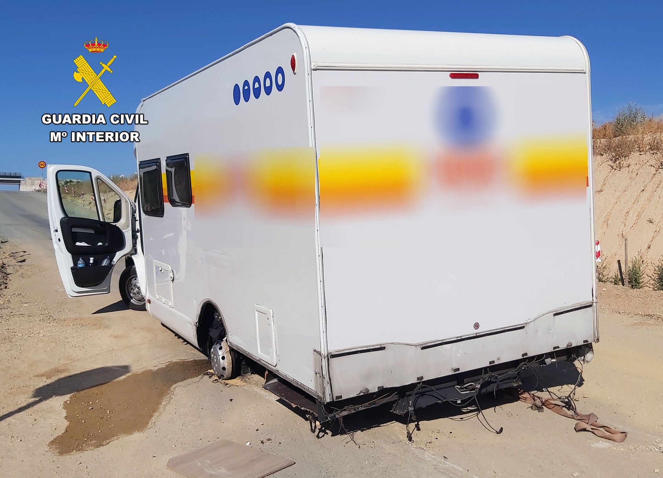 La Guardia Civil desarticula un grupo criminal que abandonó una autocaravana averiada, con más de 500 kilos de hachís y marihuana dentro