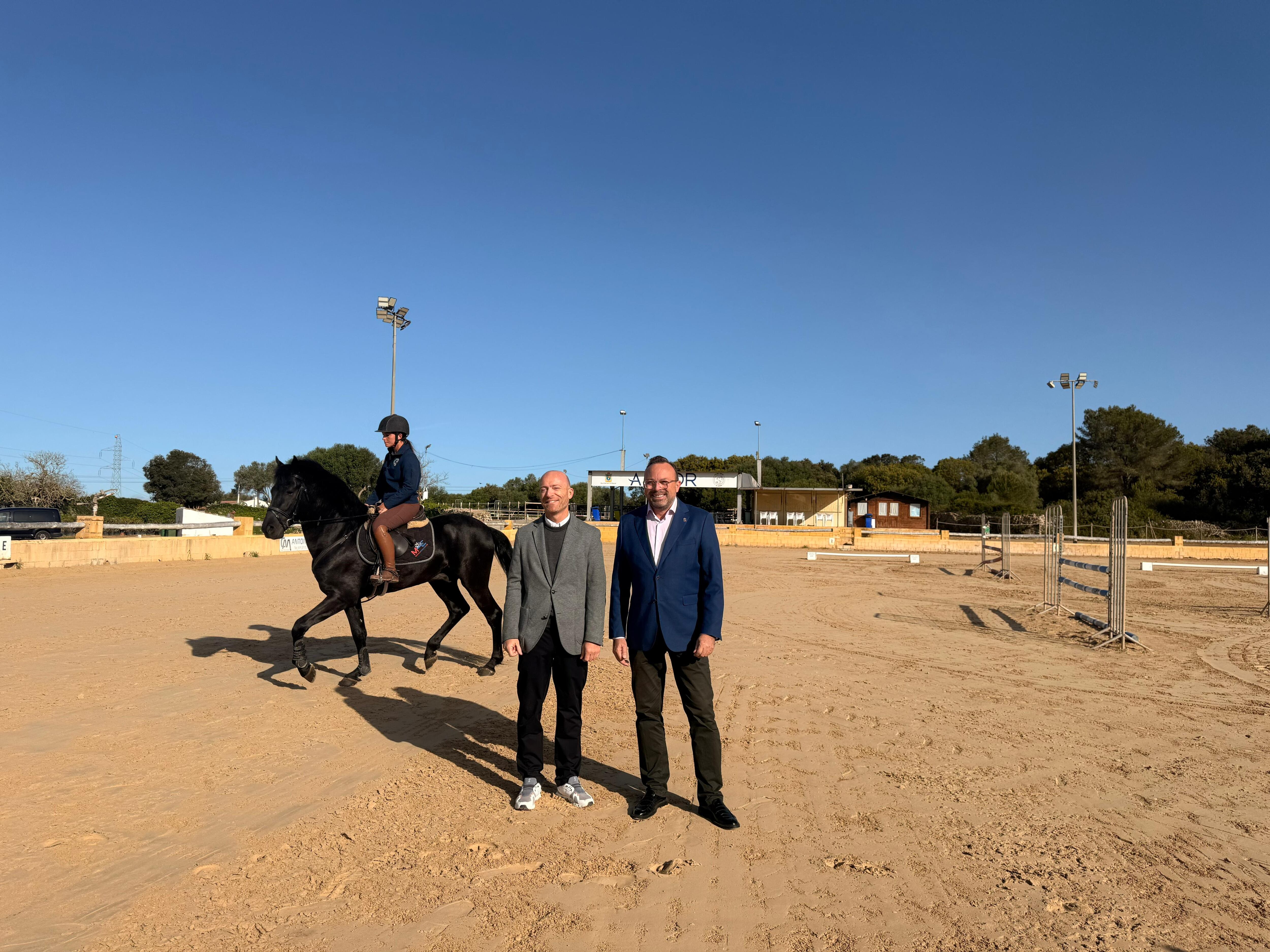 Vilafranca i Benejam van visitar els terrenys del Club Hípic d'Alaior que ara han comprat.