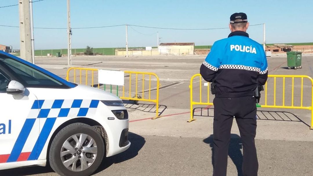 La Policía Local contonúa con los controles de vigilancia para cumplir las normas covid