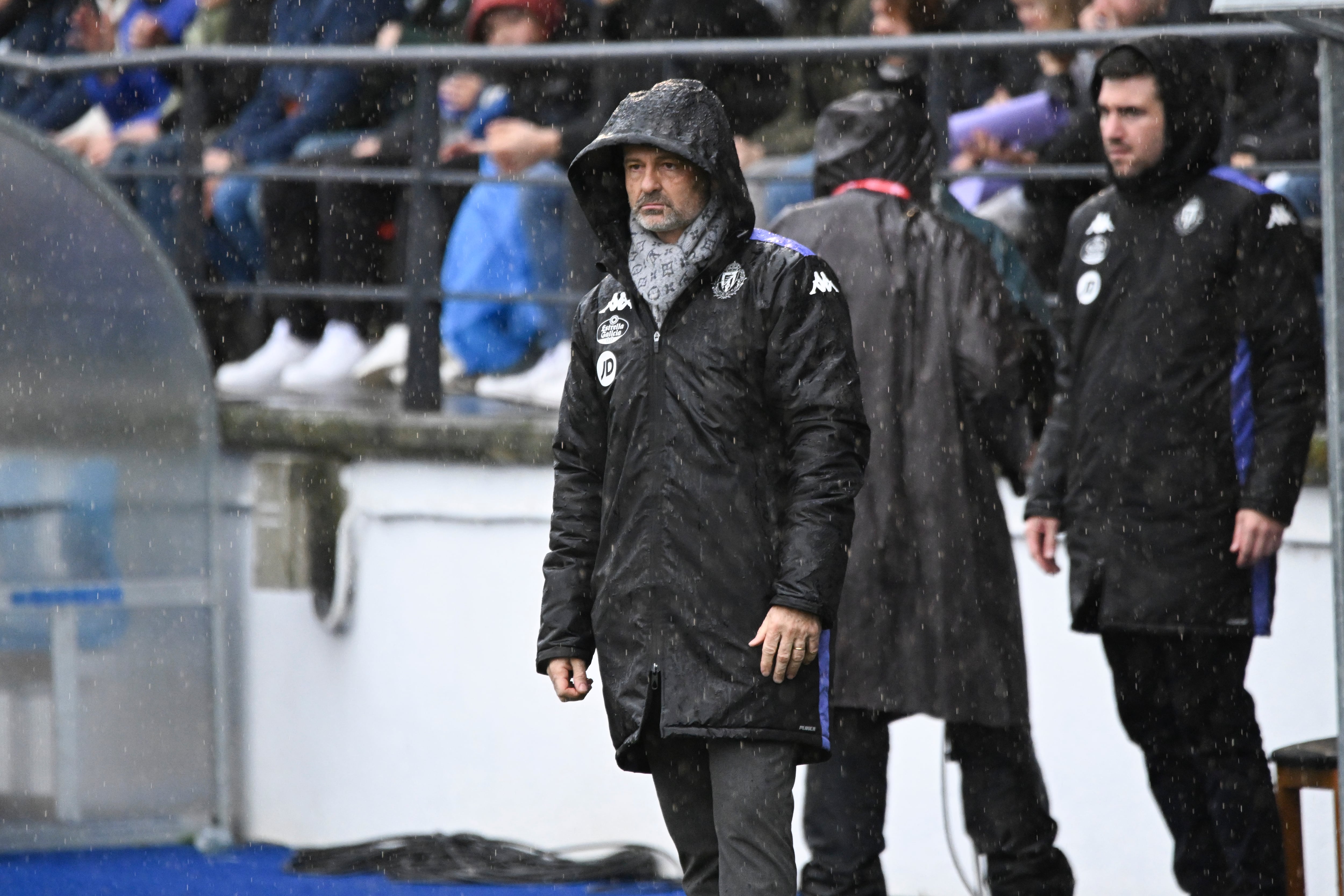 OURENSE, 05/01/2025.- El entrenador del Real Valladolid Diego Cocca, durante el partido de Copa del Rey disputado este domingo en el estadio de O Couto. EFE/Brais Lorenzo
