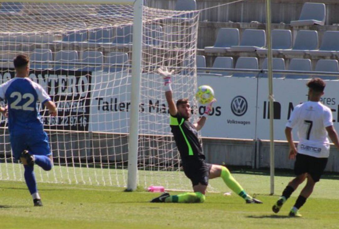 Zequi anota el segundo gol del Conquense