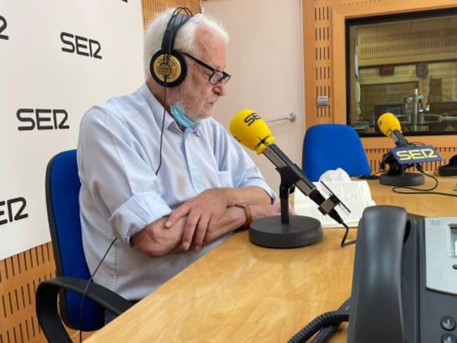 Manuel Muñoz Zielinski en los estudios de Radio Murcia