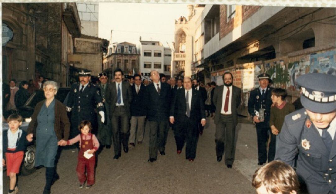 Imagen histórica de Cunqueiro en un acto oficial.