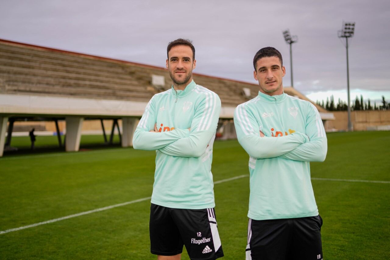 Higinio y Olaetxea posan en la Ciudad Deportiva