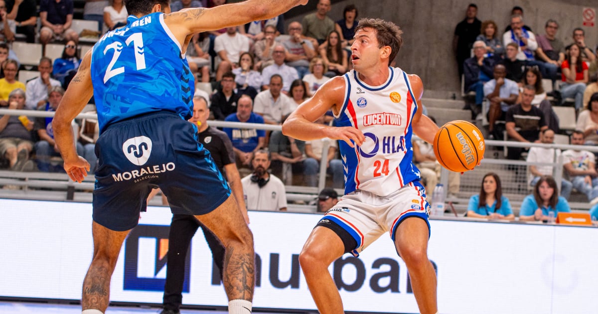 Sergio Llorente en un partido con el HLA Alicante en el pabellón Pedro Ferrándiz. Foto: HLA Alicante