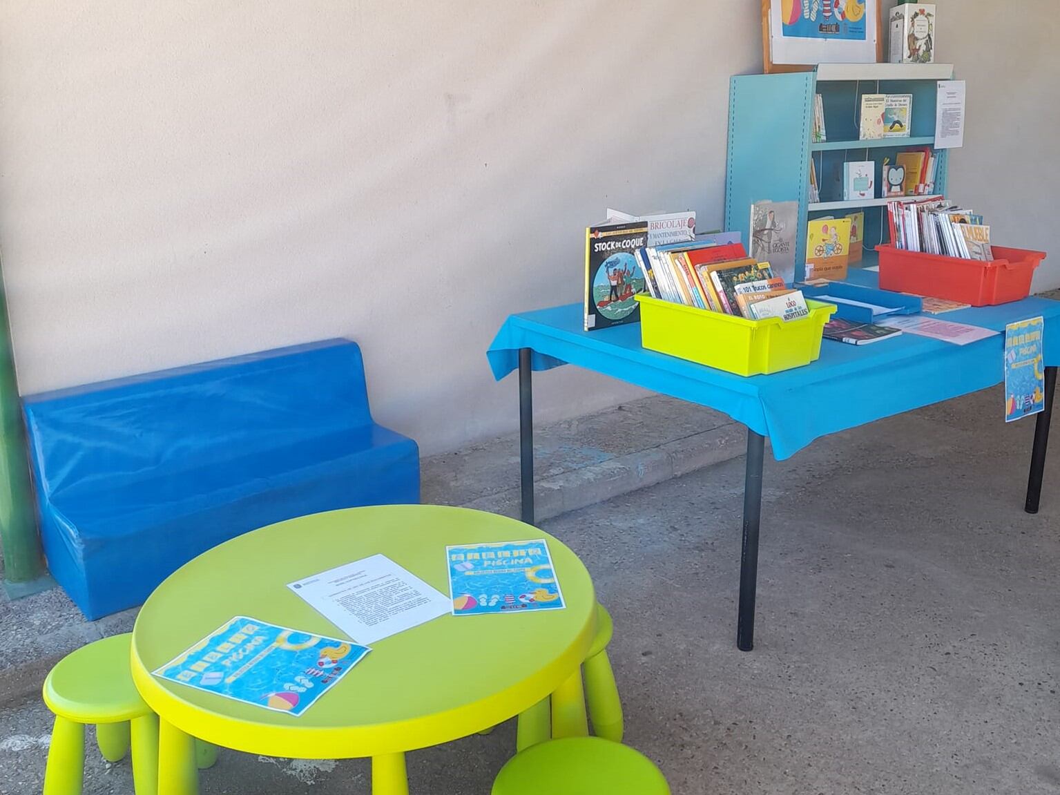 Espacio habilitado como Bibliopiscina en el polideportivo Pablo Cáceres