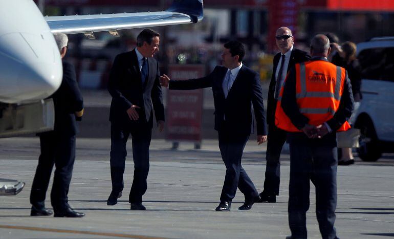 David Cameron junto a Fabian Picardo durante la visita de Cameron a Gibraltar