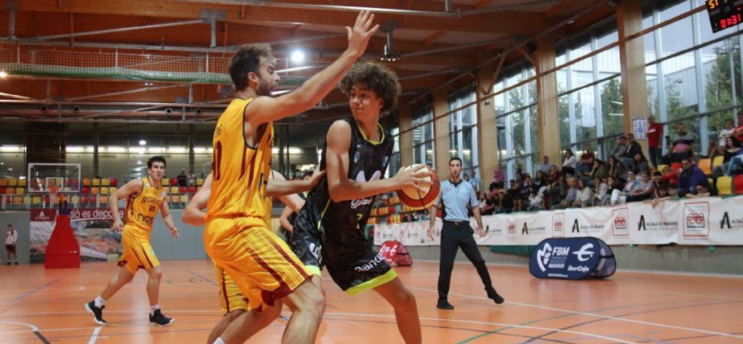 El NCS Alcobendas mantiene el liderato gracias a la victoria frente al Estudiantes