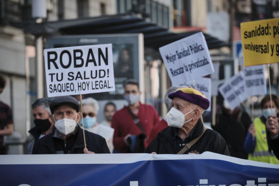 Un momento de la manifestación contra la privatización de la sanidad pública 