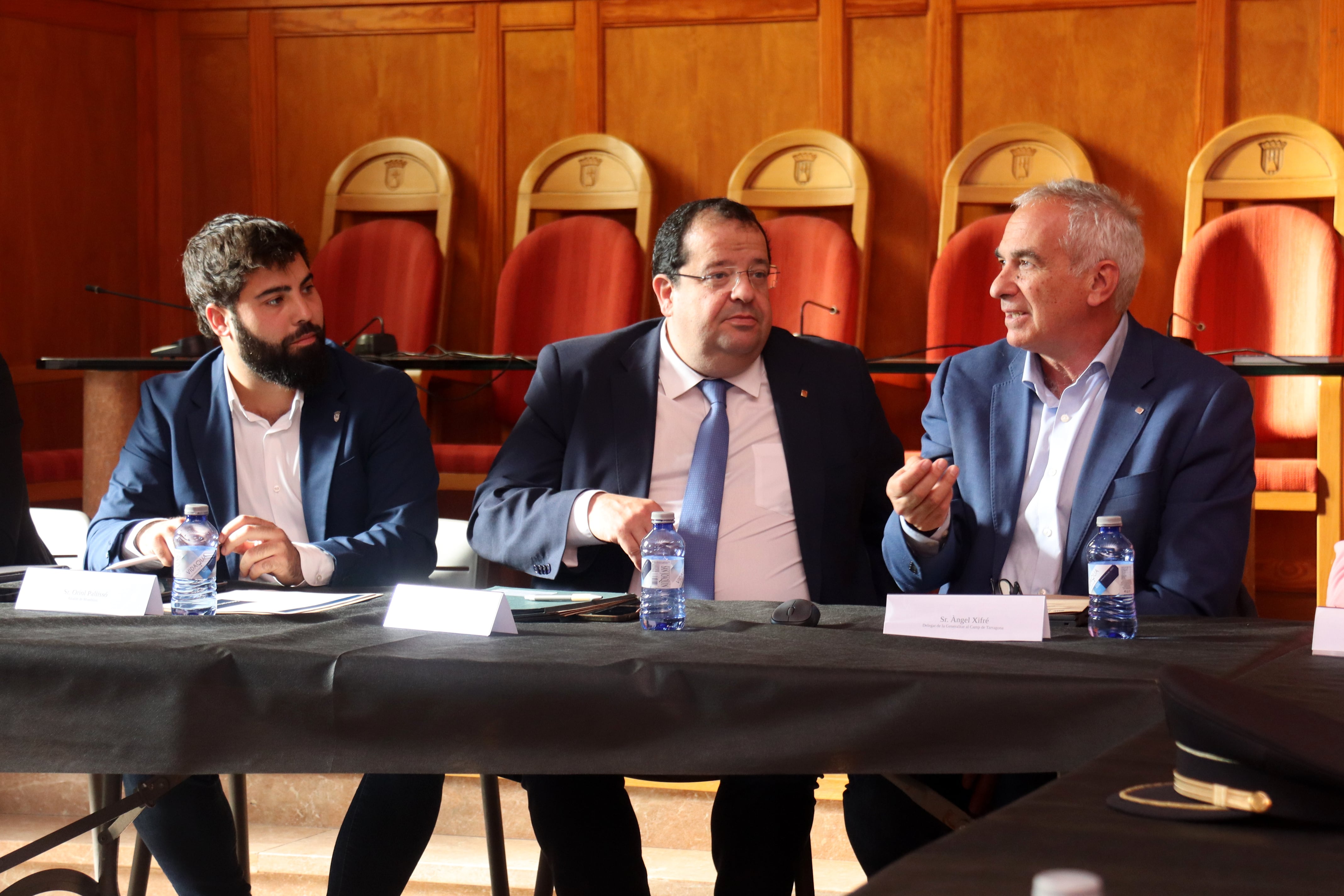 El conseller d&#039;Interior, Joan Ignasi Elena, president la Junta Local de Seguretat de Montblanc, acompanyat de l&#039;alcalde Oriol Pallissó i del delegat del Govern a Tarragona, Àngel Xifré