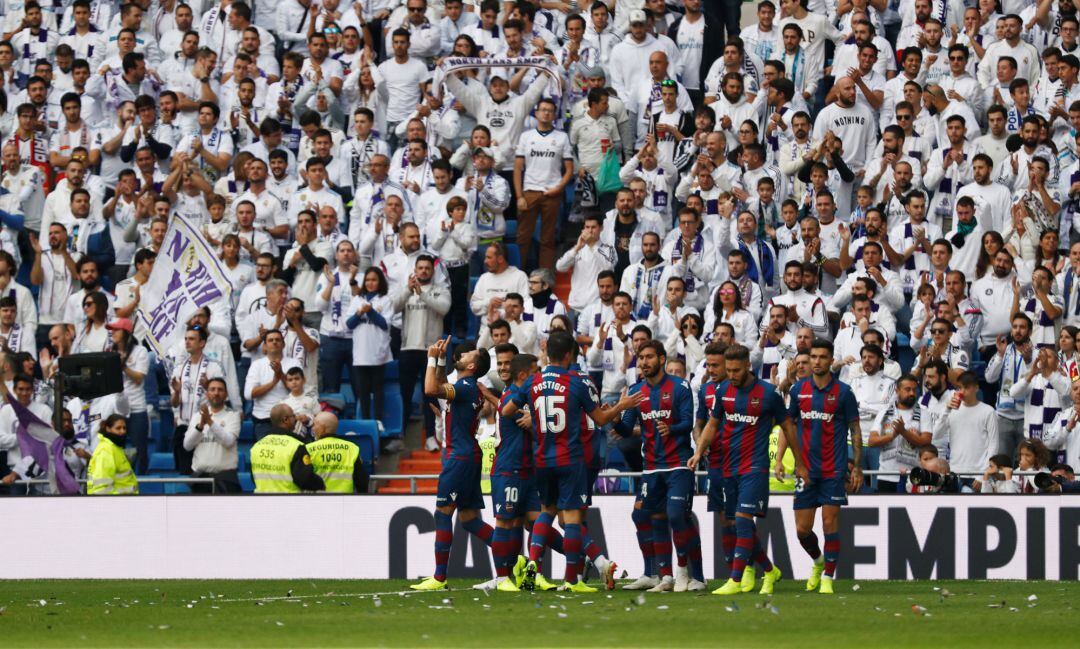 Soccer Football - La Liga Santander - Real Madrid v Levante - Santiago Bernabeu, Madrid, Spain - October 20, 2018  Levante's Jose Luis Morales celebrates scoring their first goal with teammates  REUTERSSusana Vera