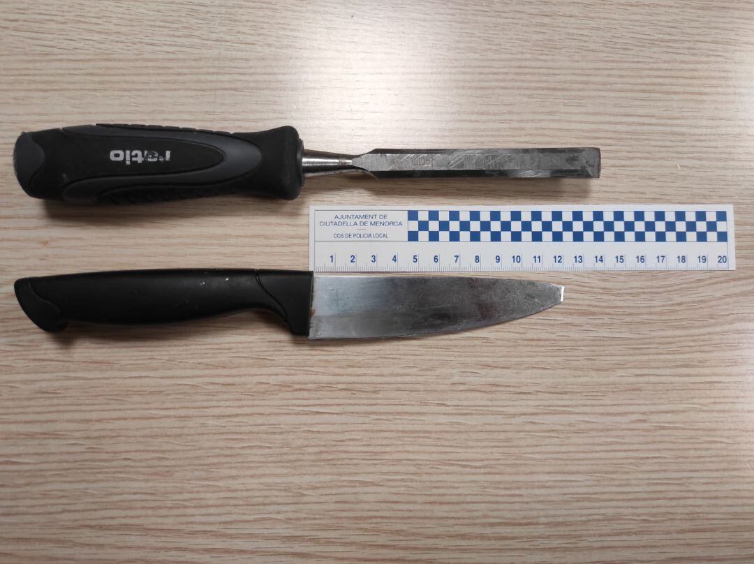 Eines que duien els dos detinguts en el moment de ser interceptats pels agents municipals.