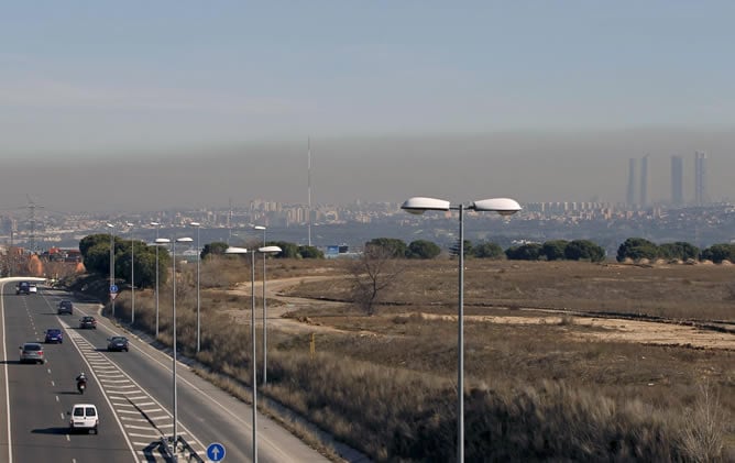 Imagen de archivo del cielo de Madrid captada desde Pozuelo de Alarcón, en la que se aprecia el elevado índice de contaminación sobre la capital