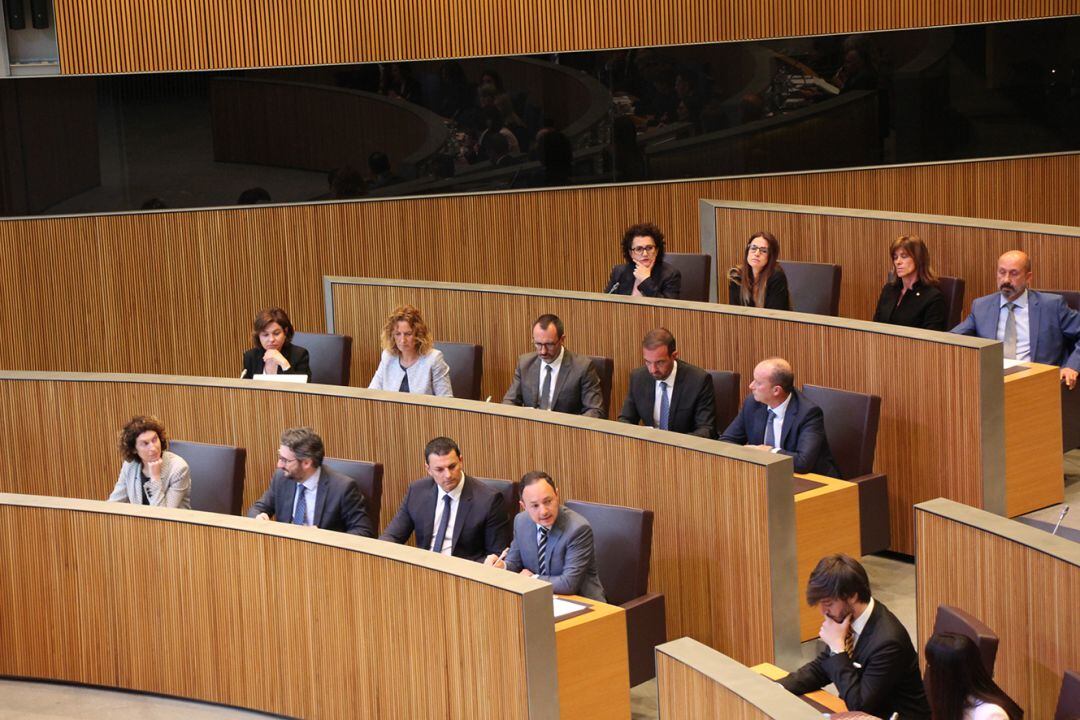 El nou executiu a la bancada del Govern del Consell General on aquest dijous es mantenia la primera sessió de control.