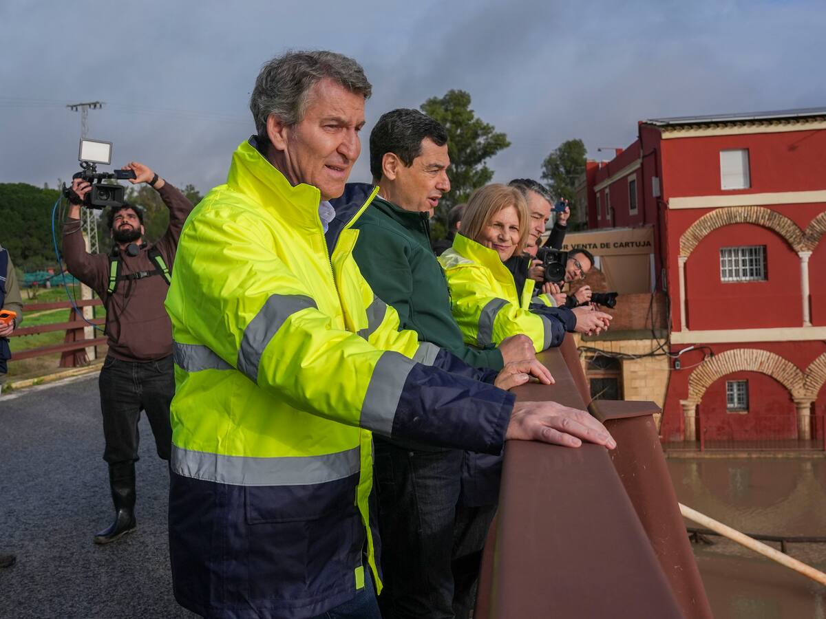 Feijóo reclama desde la zona cero de las inundaciones de Jerez la revisión de todas las presas