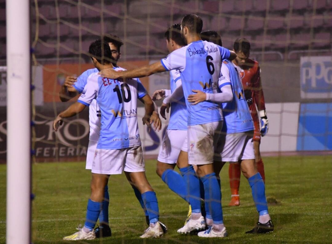 Josiño, con el diez a la espalda, celebrando el gol que le hiciera en Coipa a la Arandina