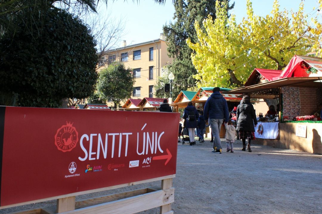 Una imagen de archivo del mercat del Nadal en La Glorieta en Alcoy