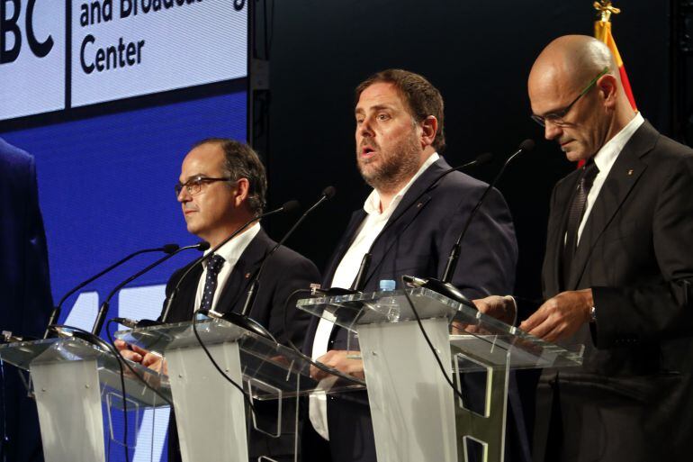 Jordi Turull, Oriol Junqueras, i Raül Romeva, el 2 d'octubre de 2017, compareixen per donar els primers resultats de l'1-O  