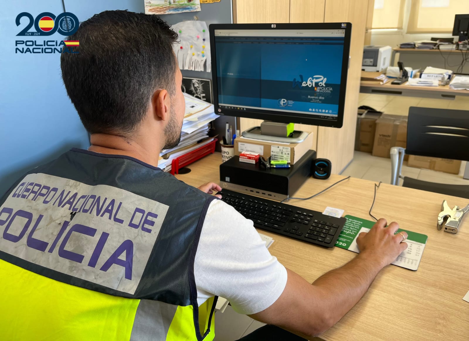 Imagen de archivo de una agente de la Policía Nacional