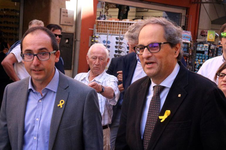 El presidente de la Generalitat, Quim Torra, con el alcalde de Palamós Lluís Puig.